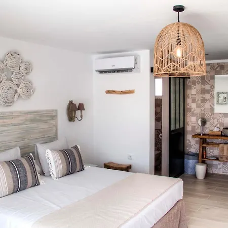 Pura, Clothing Optional Guestrooms Bed and breakfast